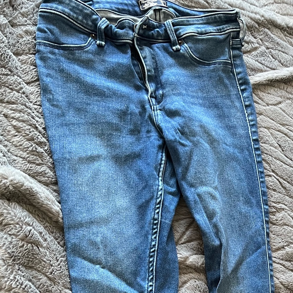 Abercrombie & Fitch Harper Low rise jean legging. Size 27/ 4L
